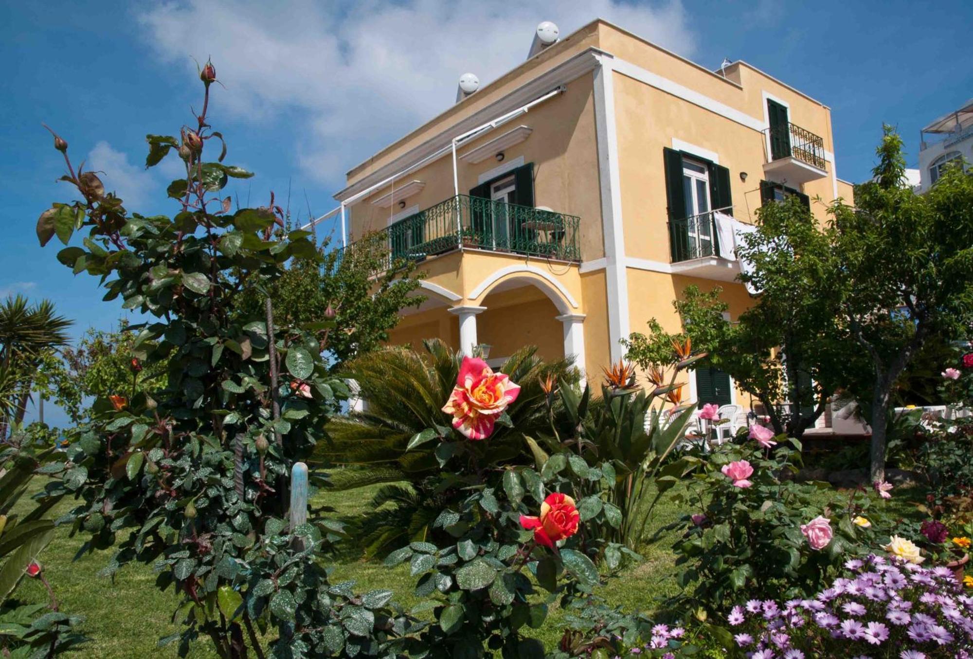 Villa Ersilia Понца Екстериор снимка