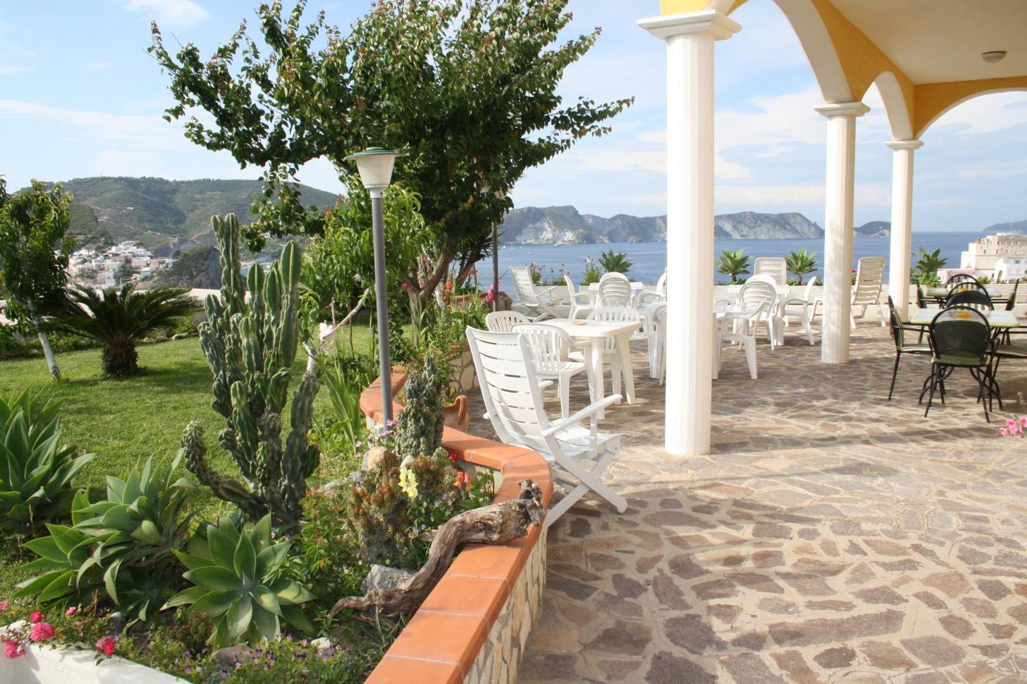 Villa Ersilia Понца Екстериор снимка