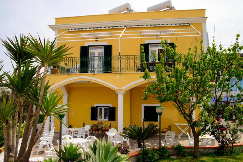 Villa Ersilia Понца Екстериор снимка