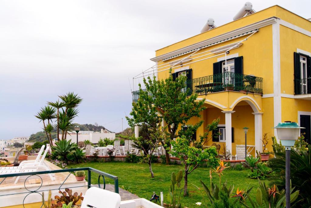 Villa Ersilia Понца Екстериор снимка