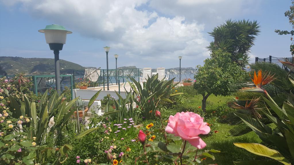 Villa Ersilia Понца Екстериор снимка